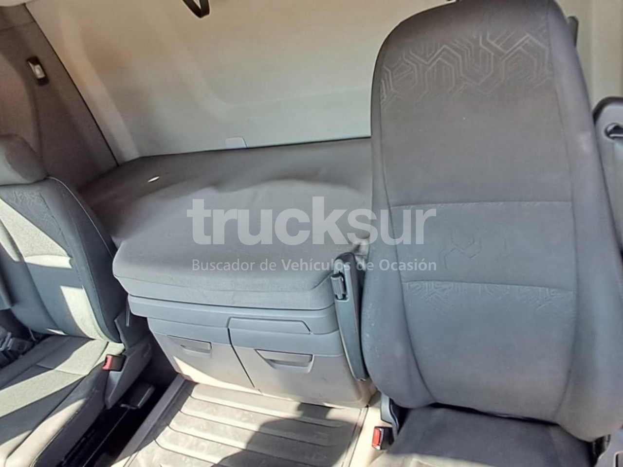 Curtainsider truck SCANIA R450.18: picture 21