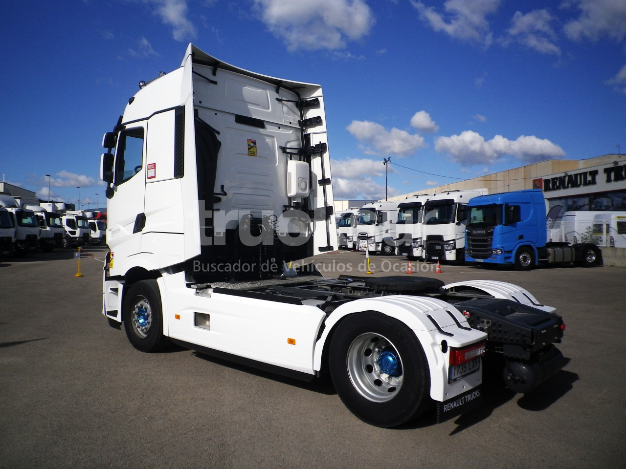 RENAULT T520 HIGH SLEEPER CAB - Tractor unit: picture 5 RENAULT T520 HIGH SLEEPER CAB - Tractor unit: picture 5