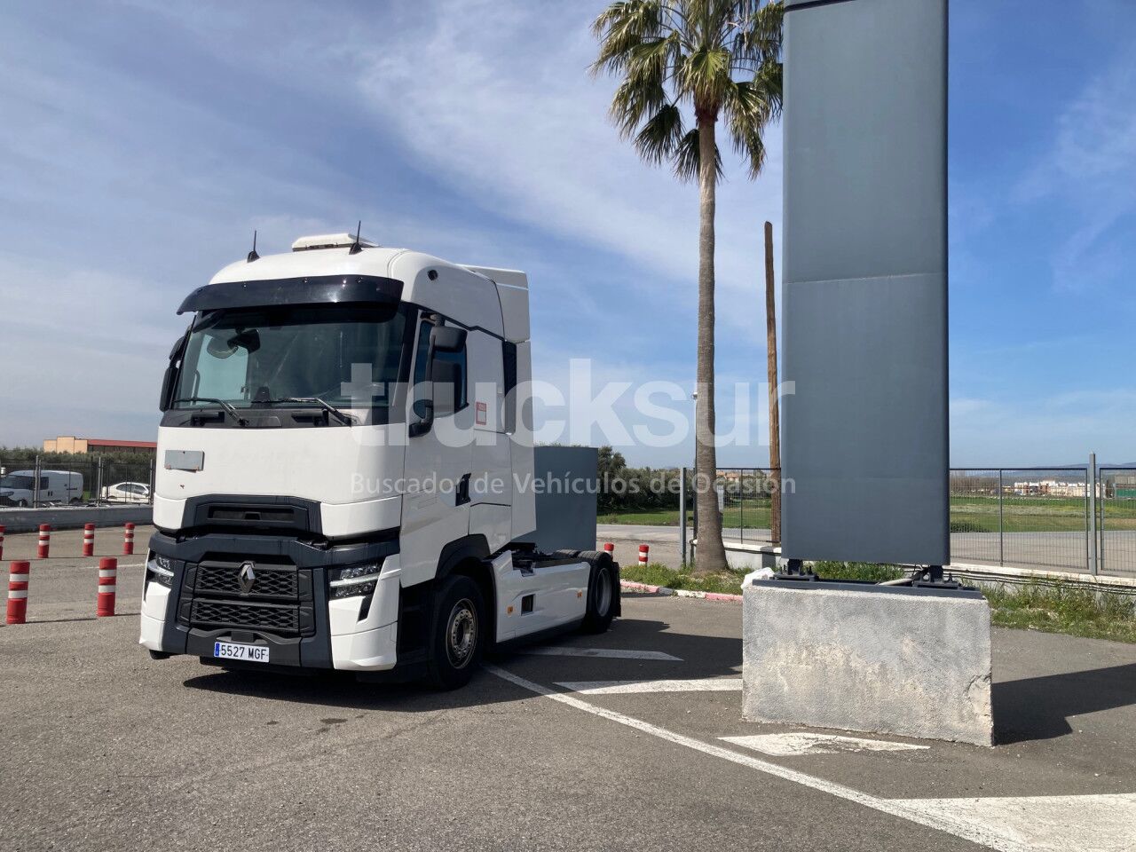 RENAULT T520 HIGH SLEEPER CAB - Tractor unit: picture 1 RENAULT T520 HIGH SLEEPER CAB - Tractor unit: picture 1