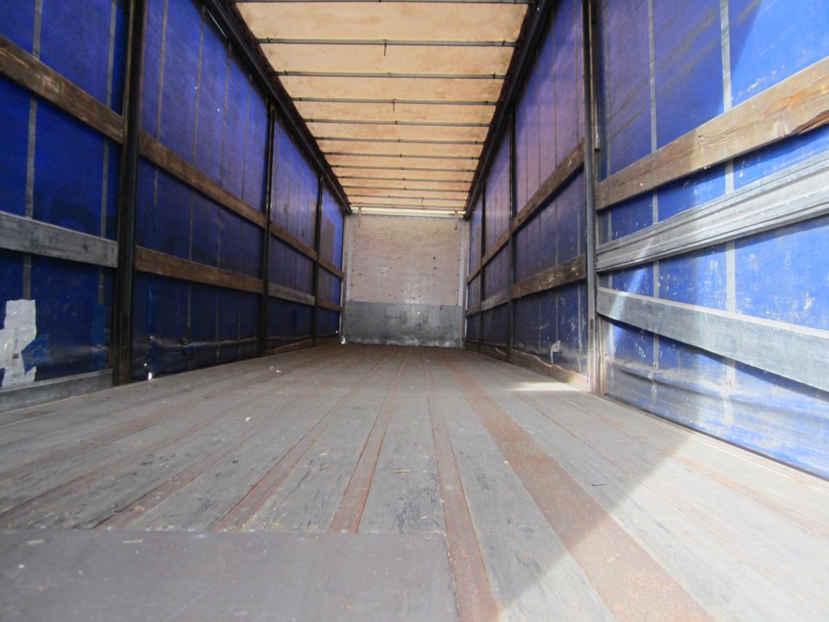 Curtainsider semi-trailer Fruehauf: picture 6