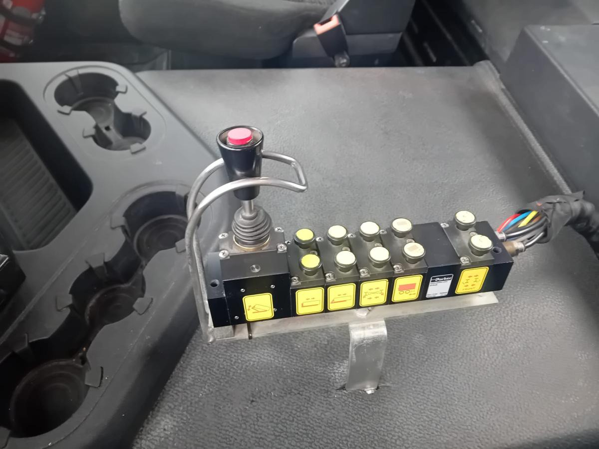 Mercedes Antos 2643 - Hook lift truck: picture 4 Mercedes Antos 2643 - Hook lift truck: picture 4