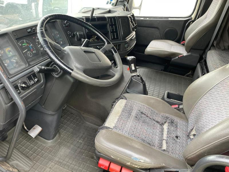 Volvo FH12 380 - Tractor unit: picture 5 Volvo FH12 380 - Tractor unit: picture 5