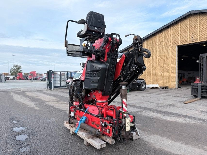 Fassi F245A.2.25 E-Dynamic Radio Remote / Crane - Crane truck: picture 3 Fassi F245A.2.25 E-Dynamic Radio Remote / Crane - Crane truck: picture 3