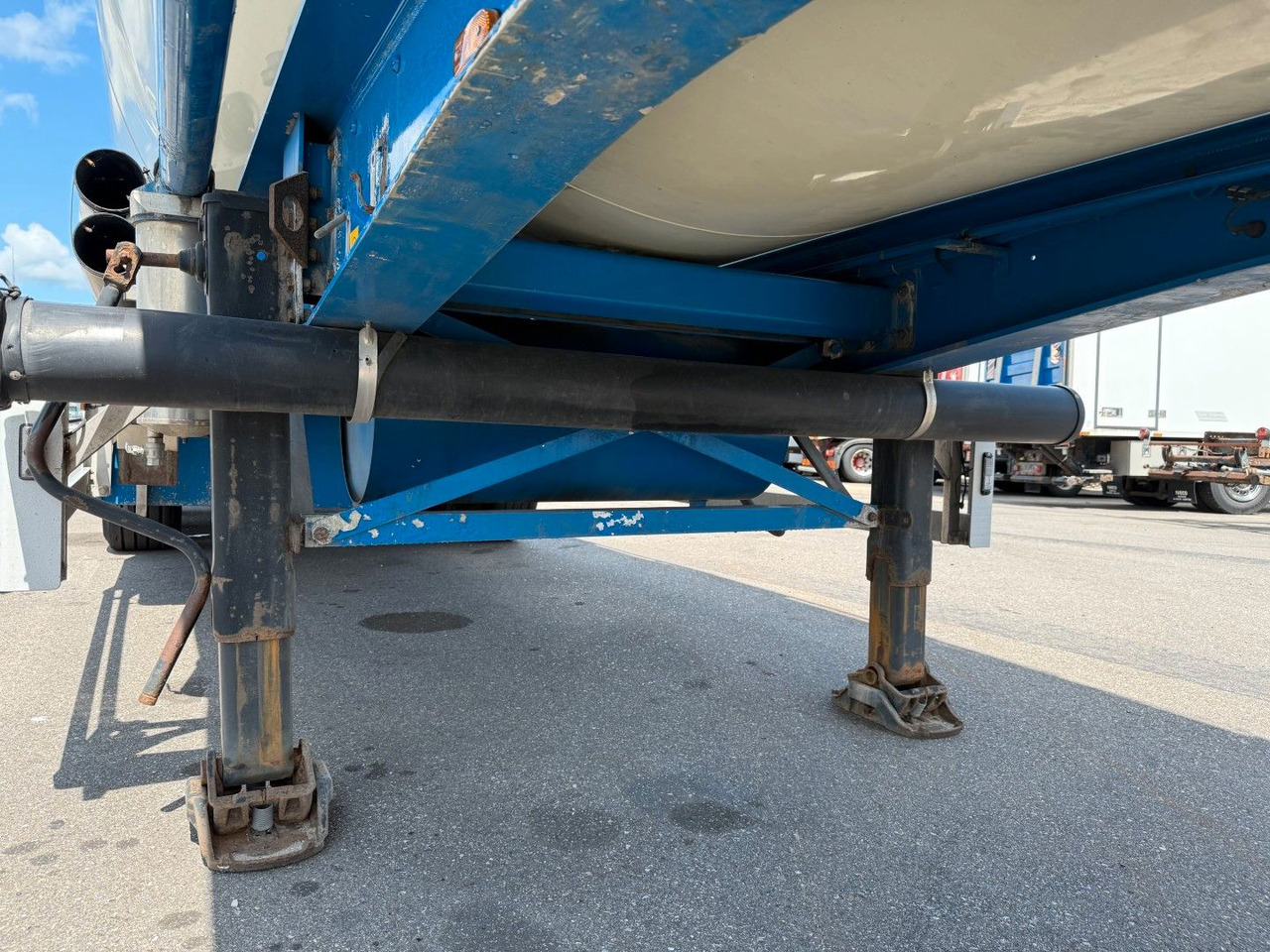 Silo semi-trailer Feldbinder 3 axle 63 m3 Silo trailer Feldbinder 3 axle 63 m3 Silo trailer: picture 6