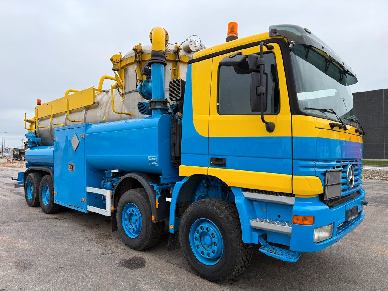 Mercedes-Benz Actros 4140 8x4 KOKS MEGAVAC 8000 ADR Dry Vac - Vacuum truck: picture 2 Mercedes-Benz Actros 4140 8x4 KOKS MEGAVAC 8000 ADR Dry Vac - Vacuum truck: picture 2