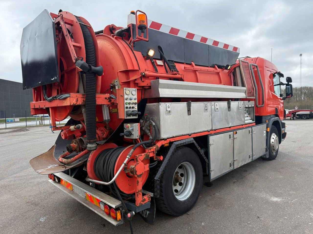 Scania P94/260 4x2 NZ SLS590 Kombi 8.400 l. - Vacuum truck: picture 3 Scania P94/260 4x2 NZ SLS590 Kombi 8.400 l. - Vacuum truck: picture 3