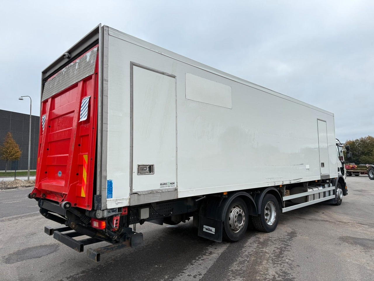 Volvo FE320 6x2*4 TK T1200-R Spectrum 9,80 m. koffer - Refrigerator truck: picture 3 Volvo FE320 6x2*4 TK T1200-R Spectrum 9,80 m. koffer - Refrigerator truck: picture 3