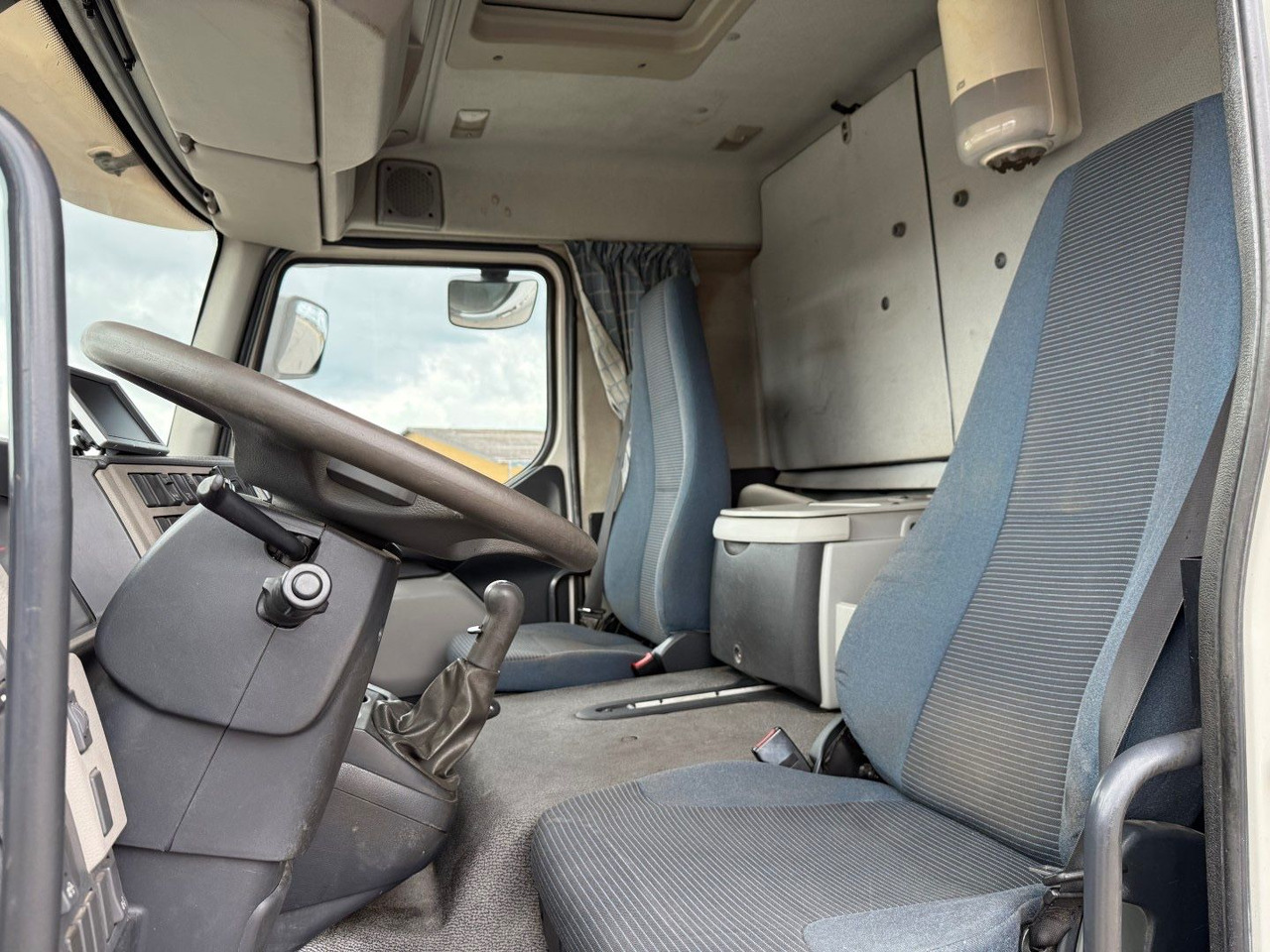 Box truck Volvo FL 280 4x2 Euro 5 Workshop Equipment: picture 14