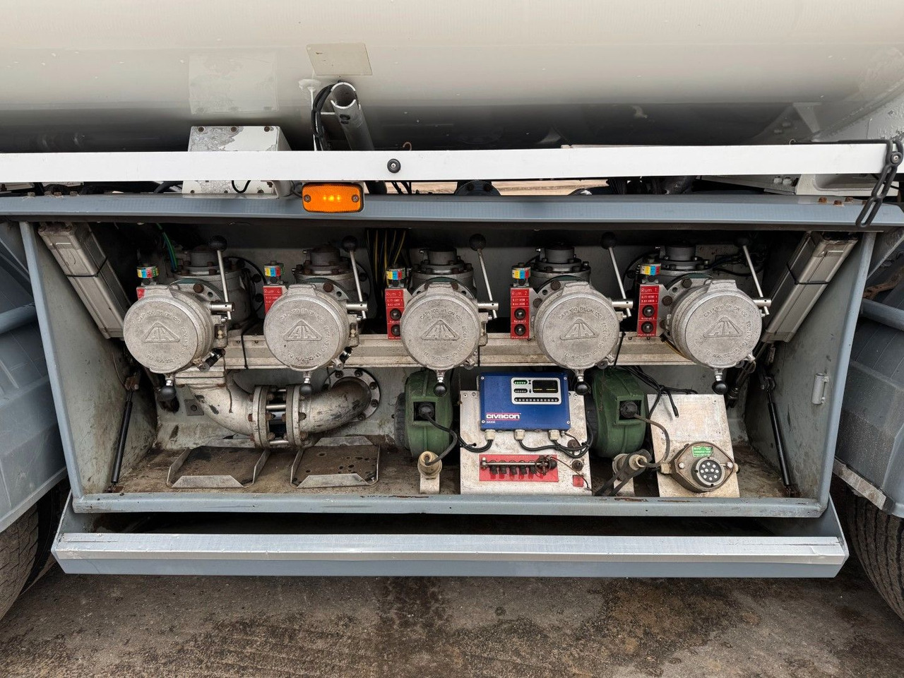 Tank truck Volvo FM 440 8x2*6 24.000 l. ADR Tanktruck: picture 12 Tank truck Volvo FM 440 8x2*6 24.000 l. ADR Tanktruck: picture 12