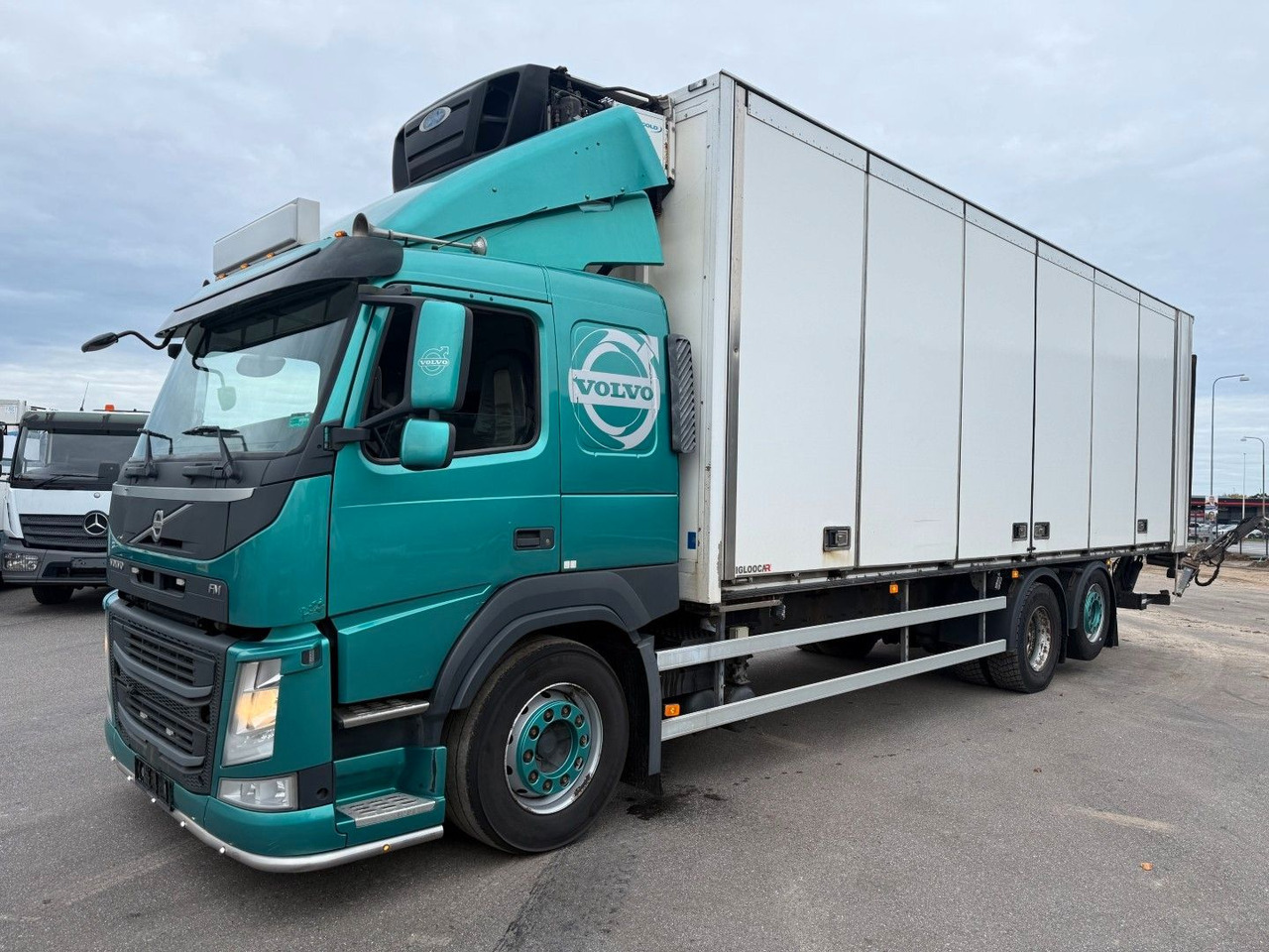 Volvo FM330 6x2*4 Carrier Supra 1050 Nordic - Refrigerator truck: picture 1 Volvo FM330 6x2*4 Carrier Supra 1050 Nordic - Refrigerator truck: picture 1