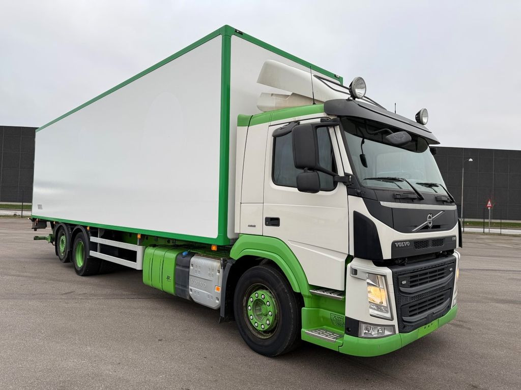 Volvo FM330 6x2*4 Igloocar 9,65 m. Box Year 2023 - Box truck: picture 2 Volvo FM330 6x2*4 Igloocar 9,65 m. Box Year 2023 - Box truck: picture 2