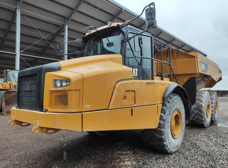 Caterpillar 740 - Articulated dumper: picture 2 Caterpillar 740 - Articulated dumper: picture 2