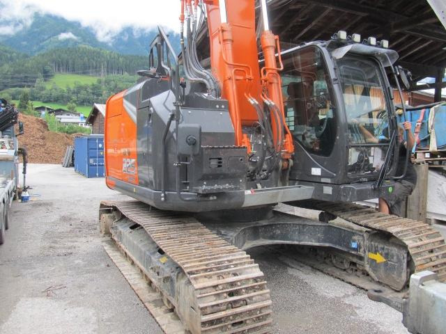 Hitachi ZX225USRLC 7 - Crawler excavator: picture 3 Hitachi ZX225USRLC 7 - Crawler excavator: picture 3