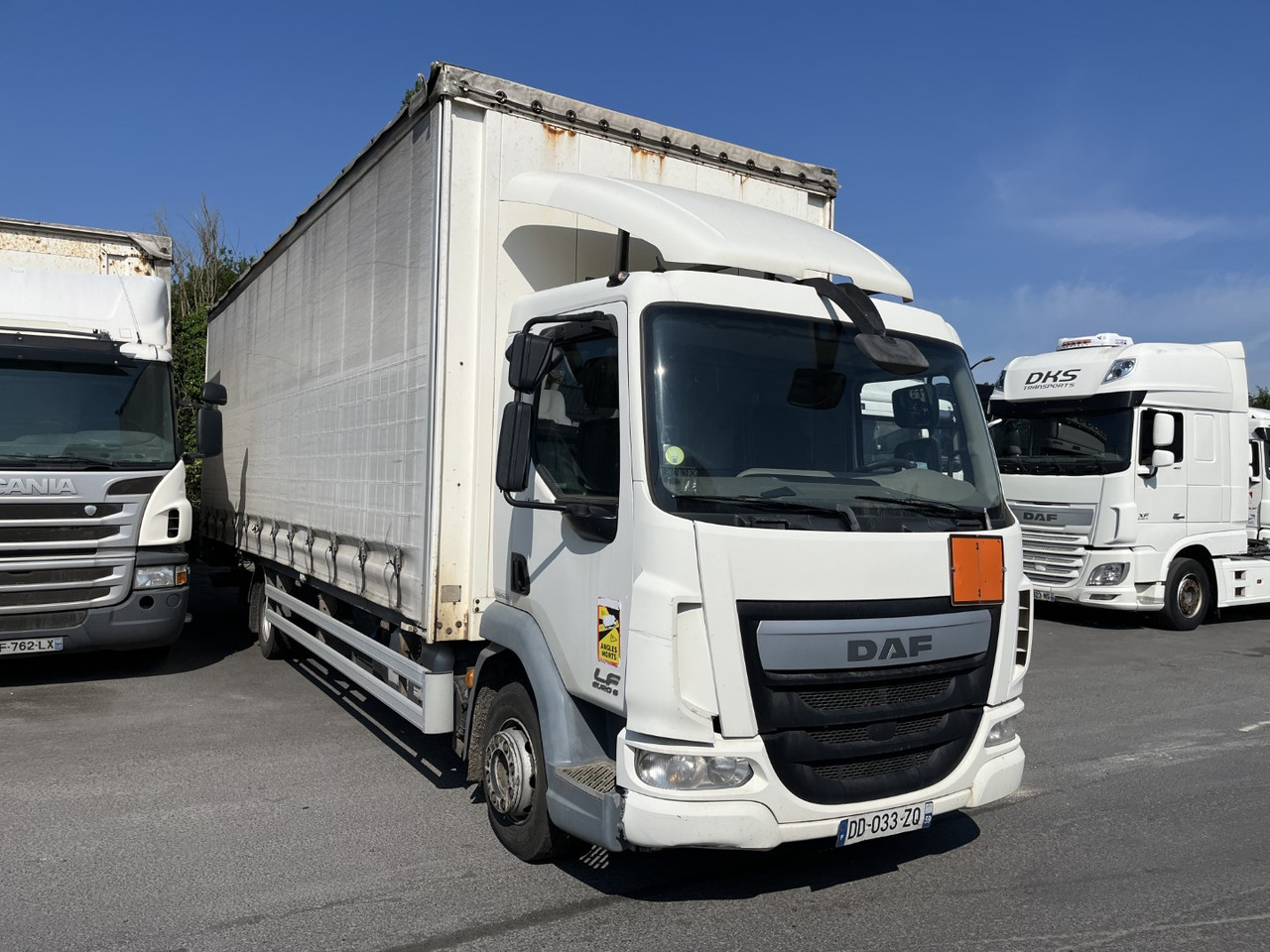 DAF LF 220 - Curtainsider truck: picture 1 DAF LF 220 - Curtainsider truck: picture 1