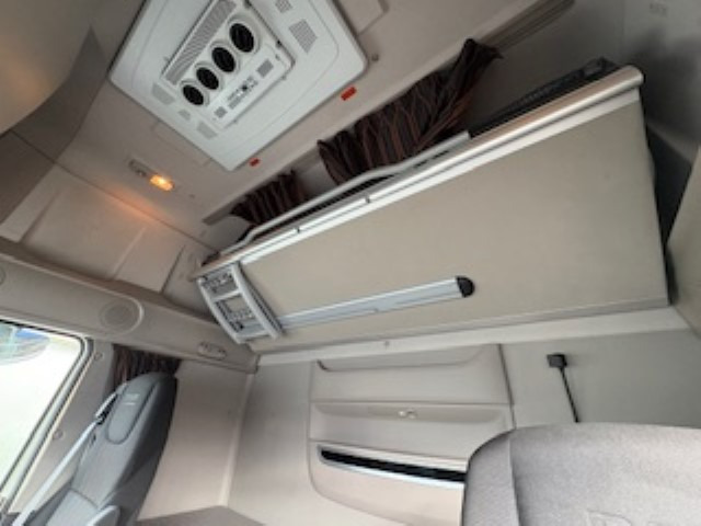 Tractor unit DAF XF 530 FT: picture 8