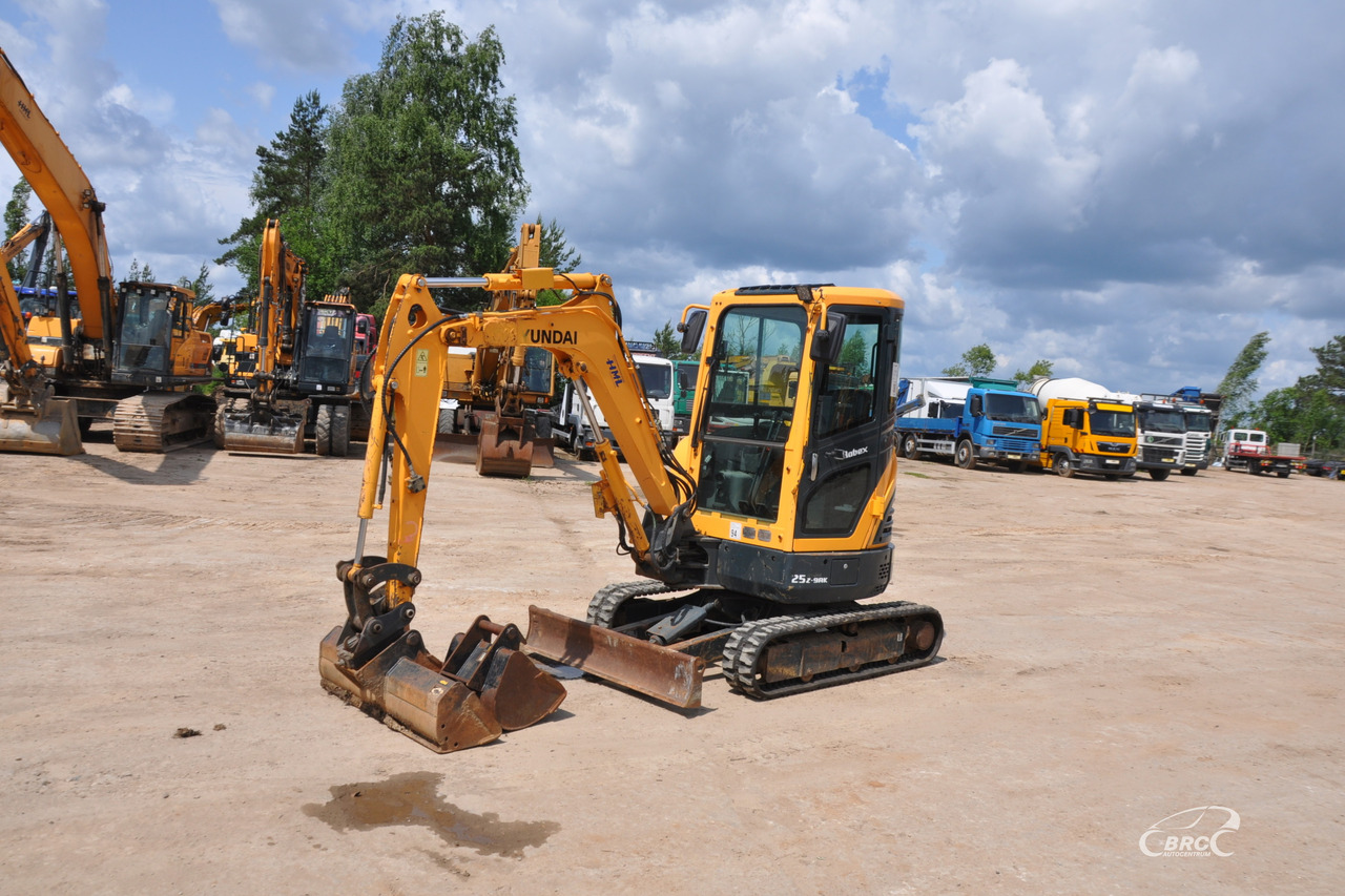 Hyundai R25Z-9AK - Mini excavator: picture 1 Hyundai R25Z-9AK - Mini excavator: picture 1