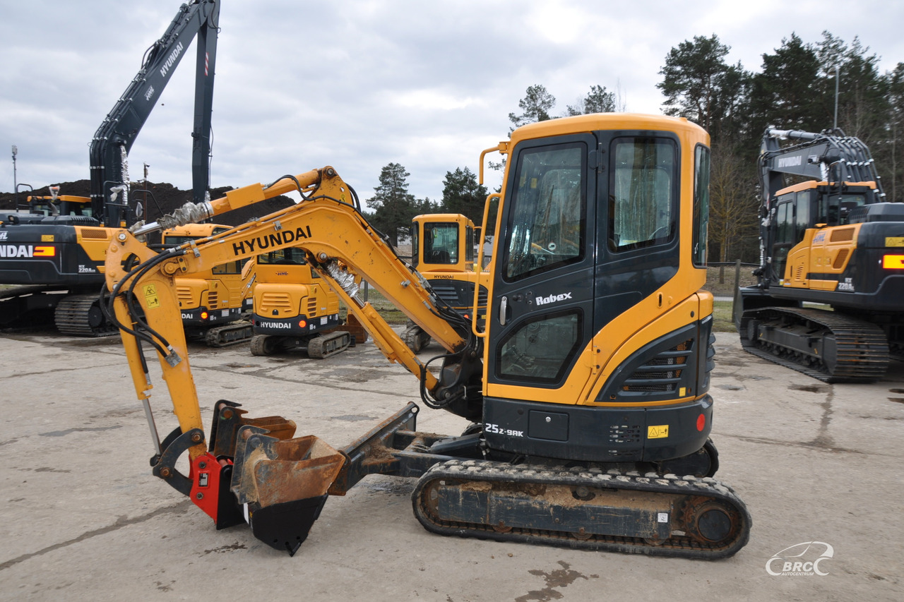 Hyundai R25Z-9AK - Mini excavator: picture 3 Hyundai R25Z-9AK - Mini excavator: picture 3