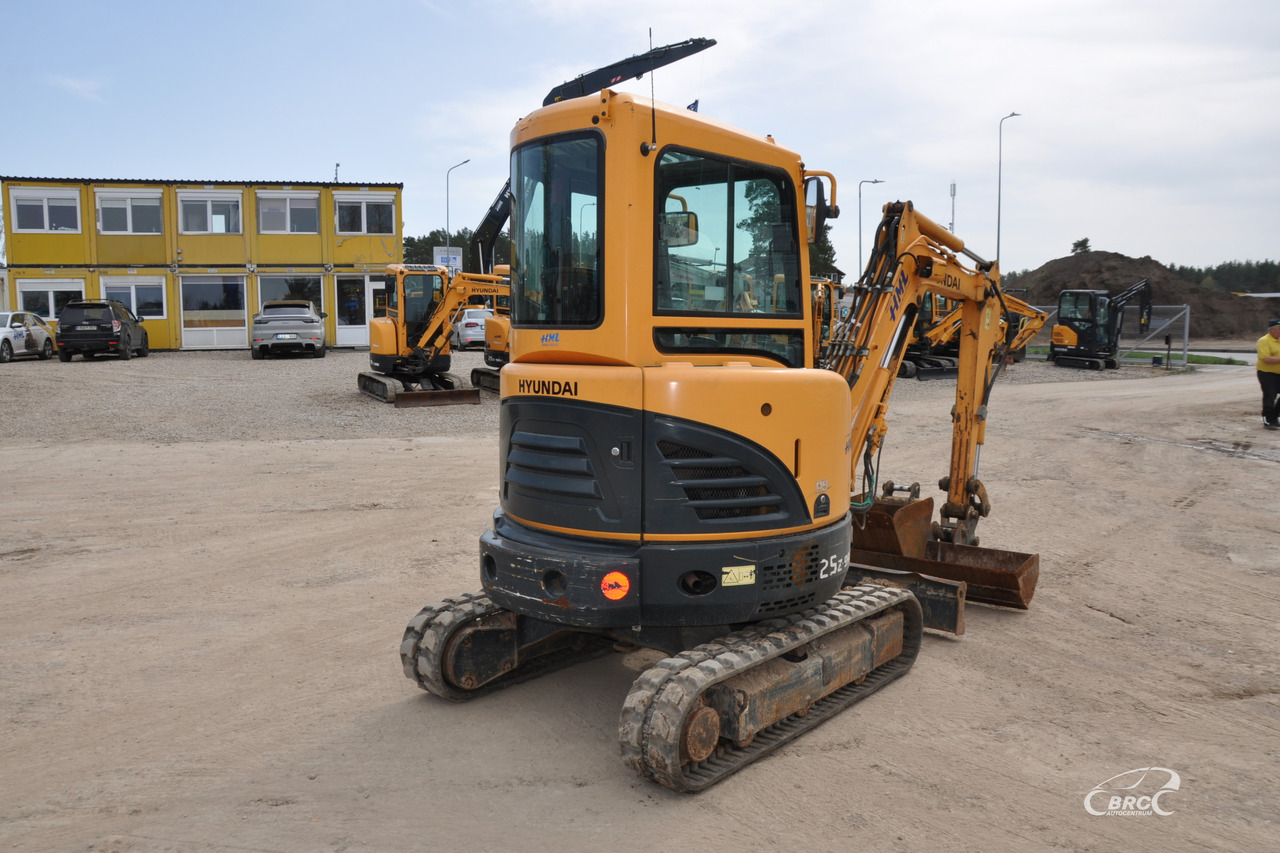 Hyundai R25Z-9AK - Mini excavator: picture 5 Hyundai R25Z-9AK - Mini excavator: picture 5