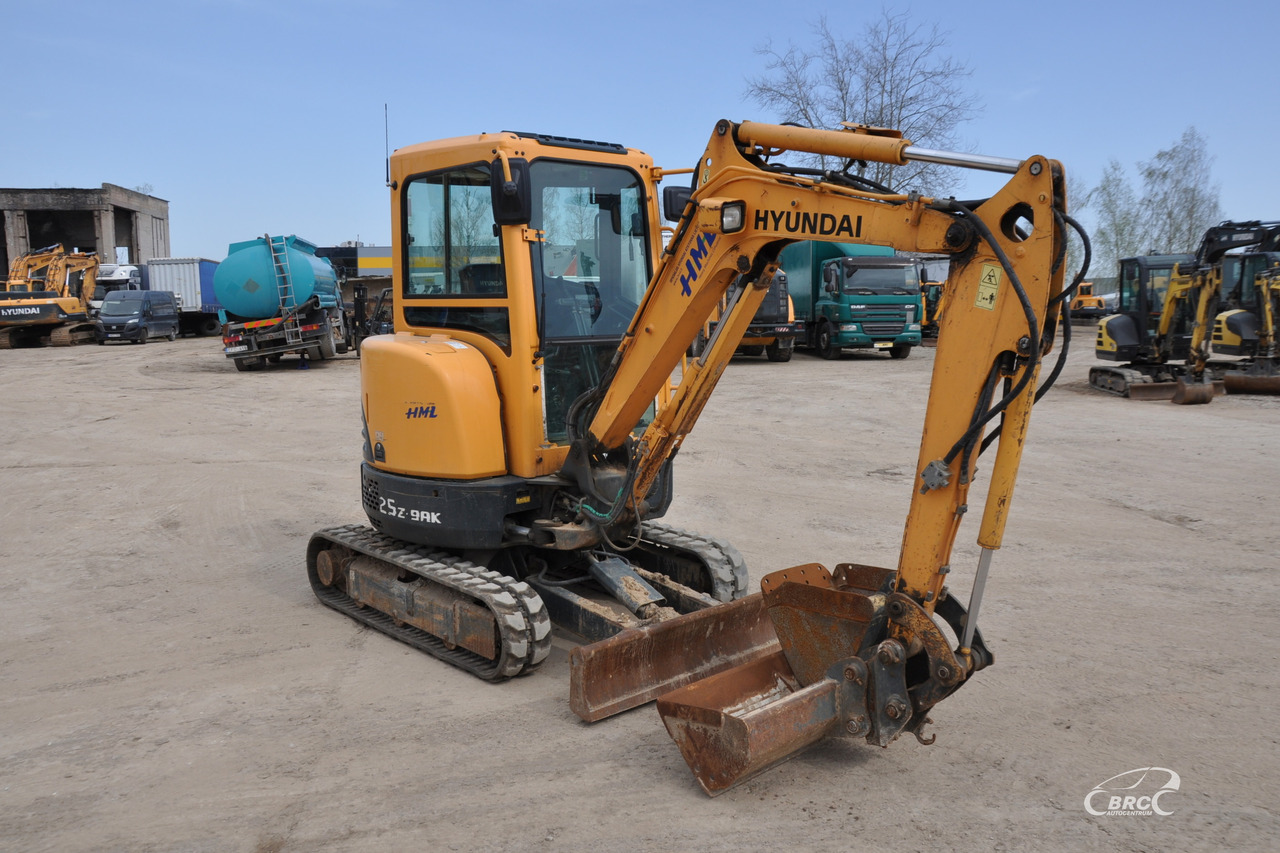 Hyundai R25Z-9AK - Mini excavator: picture 2 Hyundai R25Z-9AK - Mini excavator: picture 2