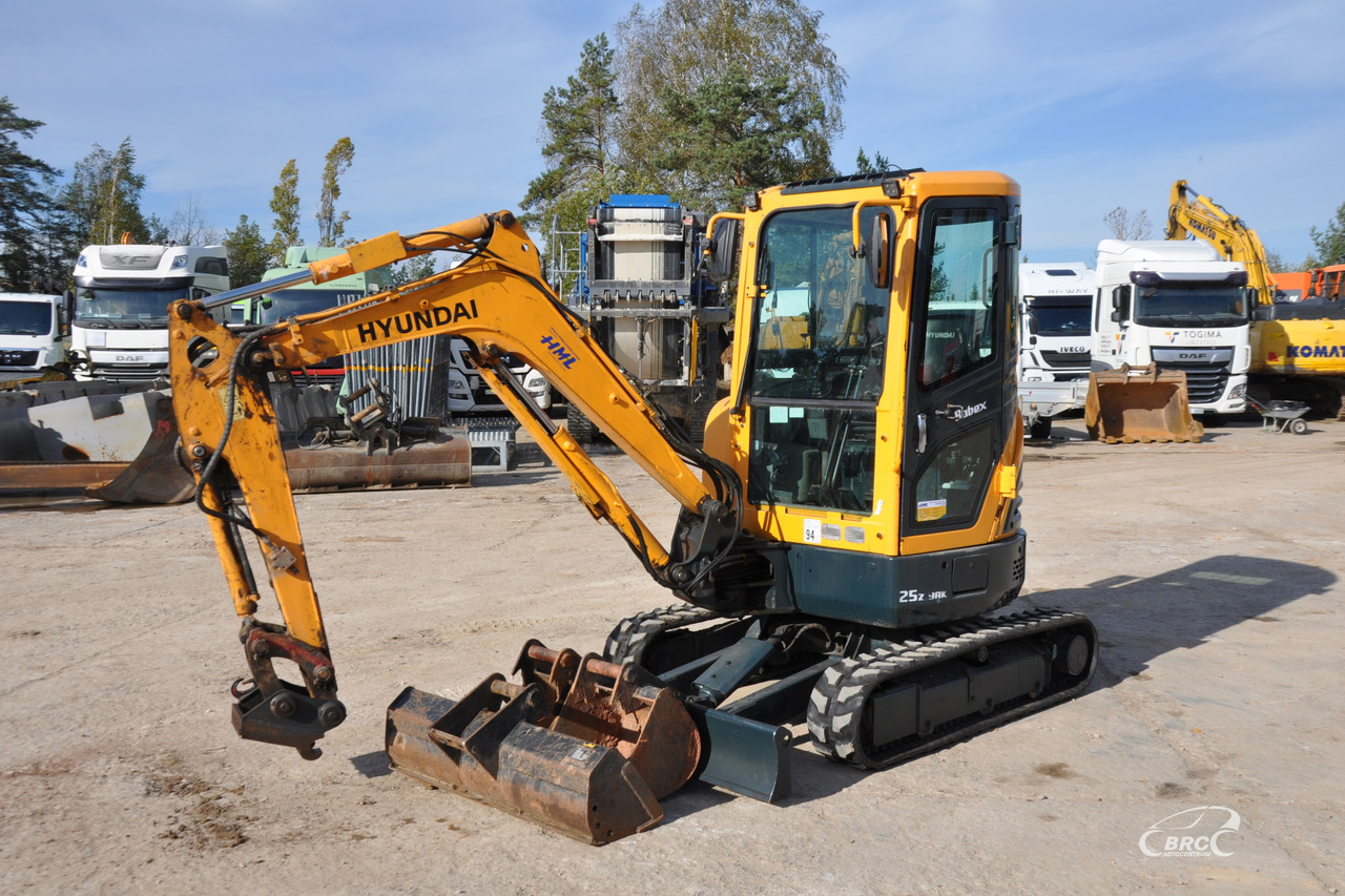 Hyundai R25Z-9AK - Mini excavator: picture 3 Hyundai R25Z-9AK - Mini excavator: picture 3