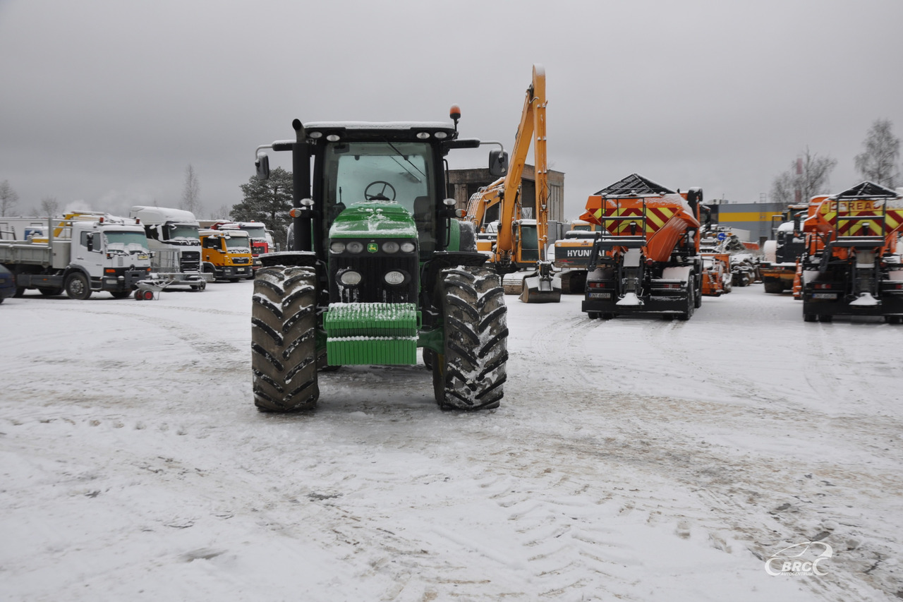 John Deere 8245R - Farm tractor: picture 3 John Deere 8245R - Farm tractor: picture 3
