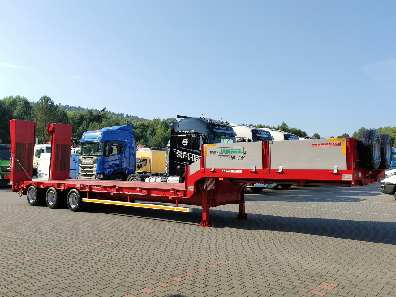 Bodex JANMIL Burtówka Laweta Niskopodłogowa Podczołgówka 3-Osie - Low loader semi-trailer: picture 1 Bodex JANMIL Burtówka Laweta Niskopodłogowa Podczołgówka 3-Osie - Low loader semi-trailer: picture 1