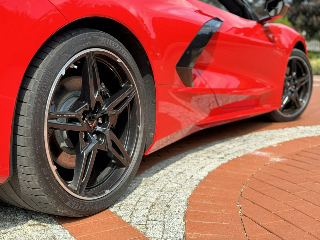 Convertible Chevrolet Corvette: picture 14