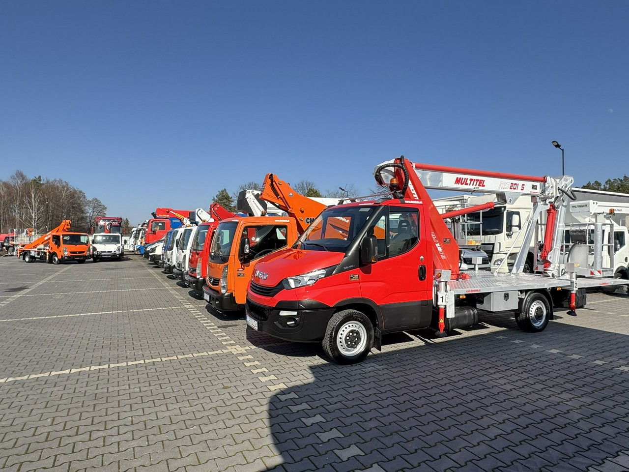 Iveco Daily 35S12 - Truck mounted aerial platform: picture 4 Iveco Daily 35S12 - Truck mounted aerial platform: picture 4
