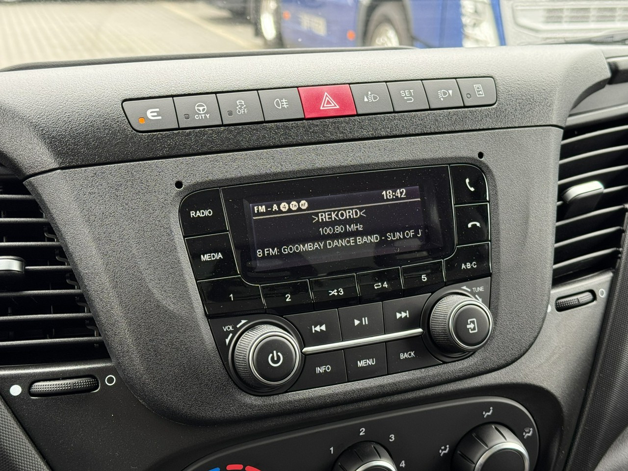 Refrigerated van Iveco Daily 35S16 V: picture 32