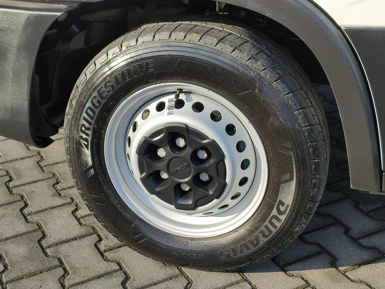 Iveco Daily 35S16 V - Flatbed van: picture 3 Iveco Daily 35S16 V - Flatbed van: picture 3