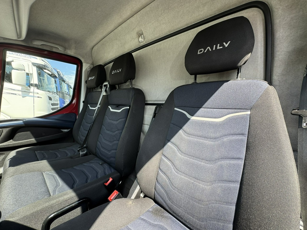 Refrigerated van Iveco Daily 72C21 Mroźnia HI-MATIC Ściana Grodziowa Multitemperatura: picture 45