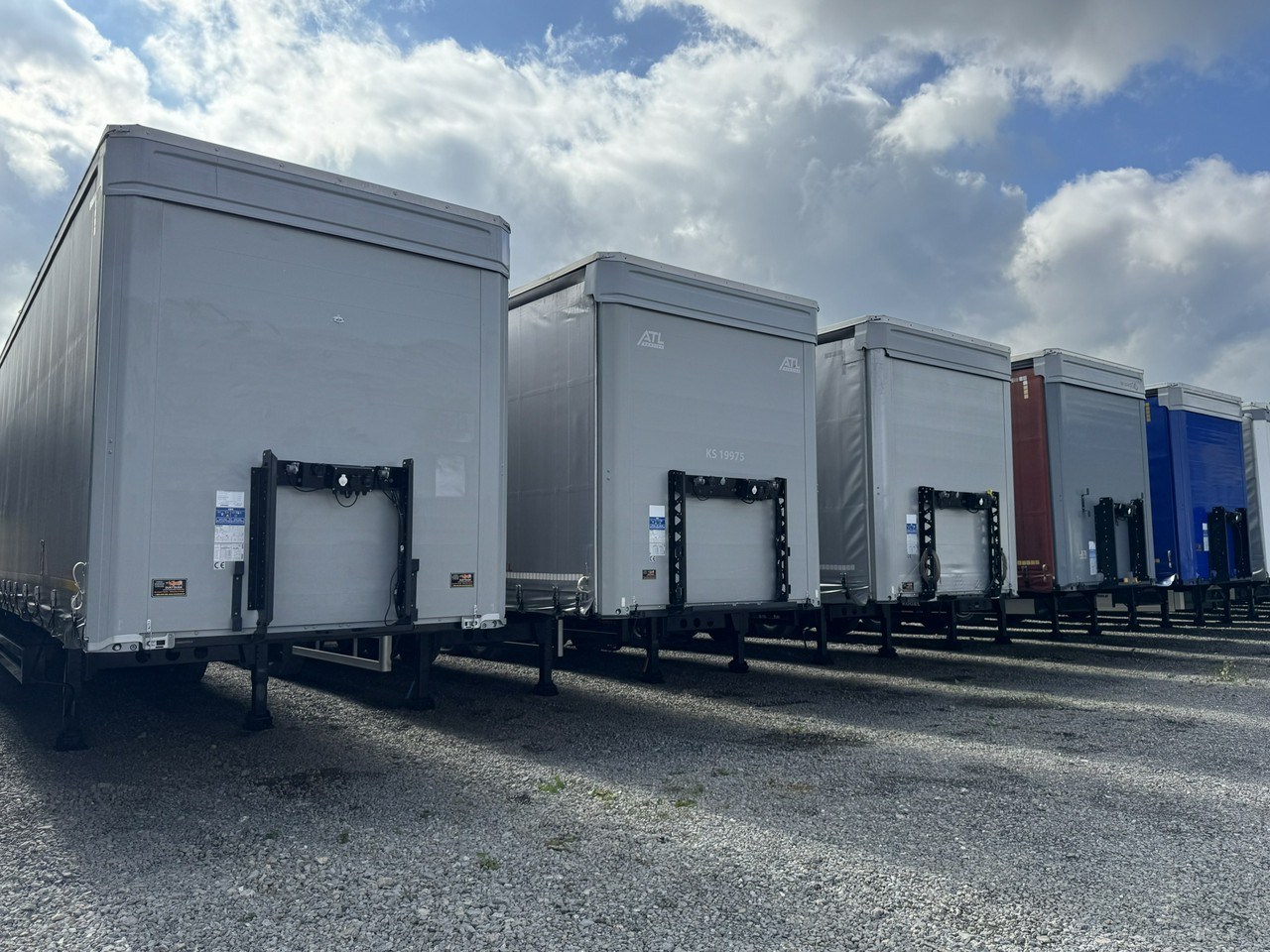 Kogel Coil mulda 3 Osie SAF Dach i Boki Zsuwane - Curtainsider semi-trailer: picture 2 Kogel Coil mulda 3 Osie SAF Dach i Boki Zsuwane - Curtainsider semi-trailer: picture 2