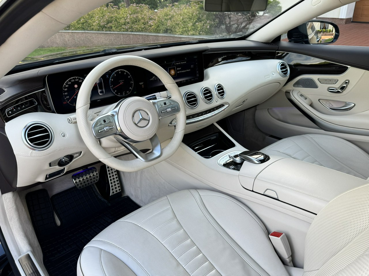 Sedan Mercedes S 450: picture 21