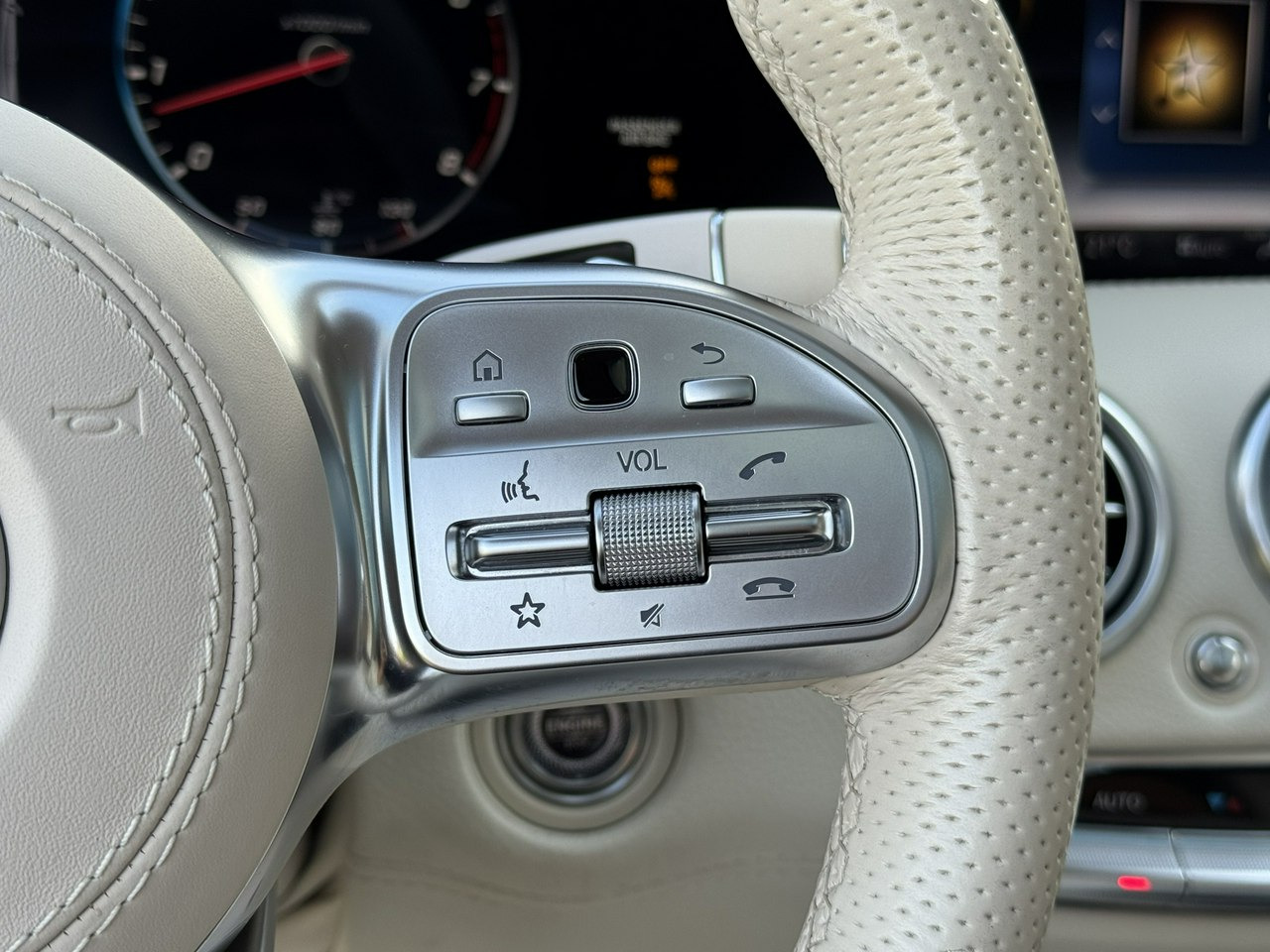 Sedan Mercedes S 450: picture 25