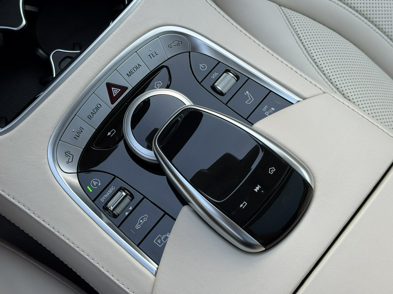Sedan Mercedes S 450: picture 40