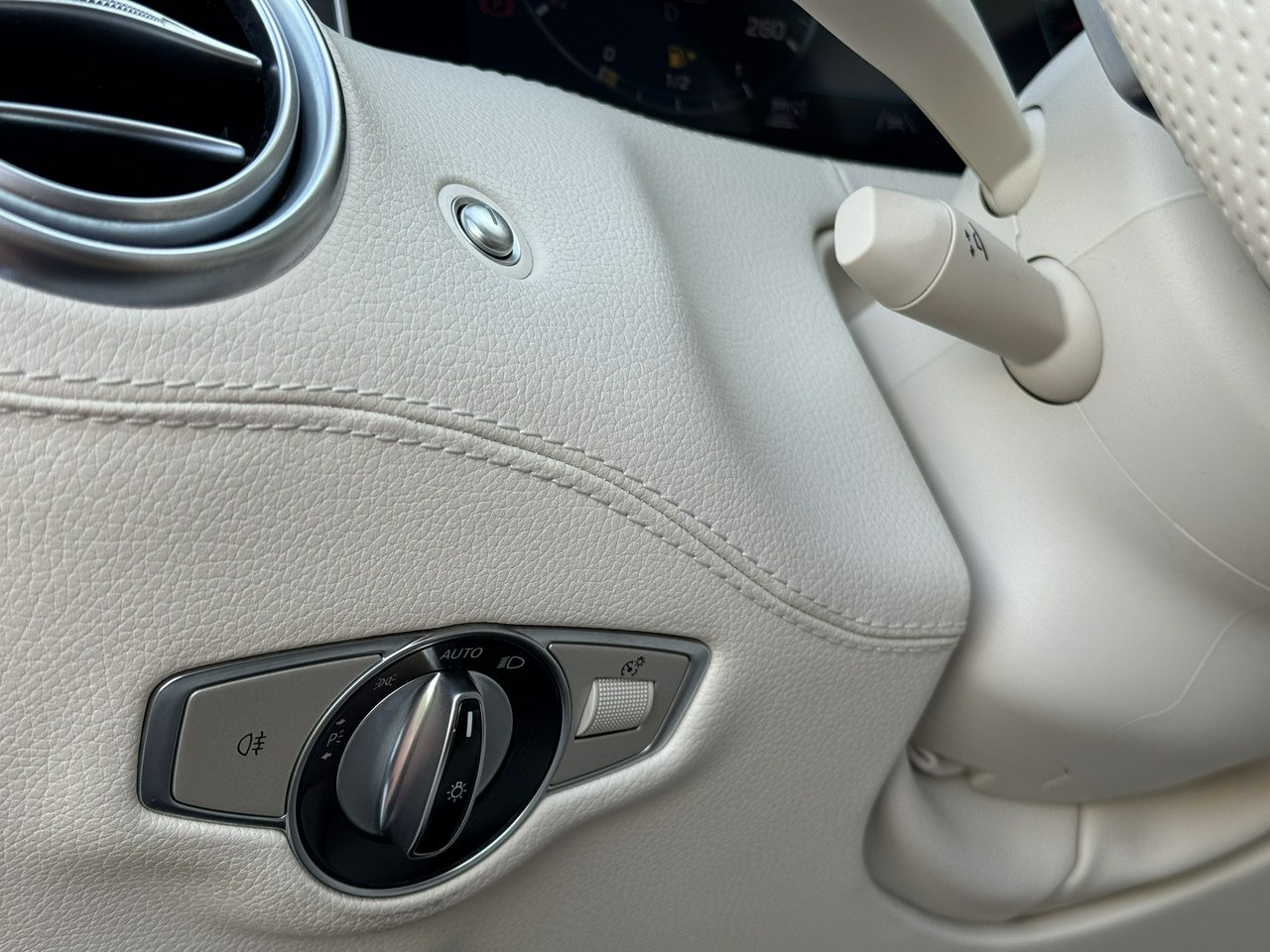 Sedan Mercedes S 450: picture 23