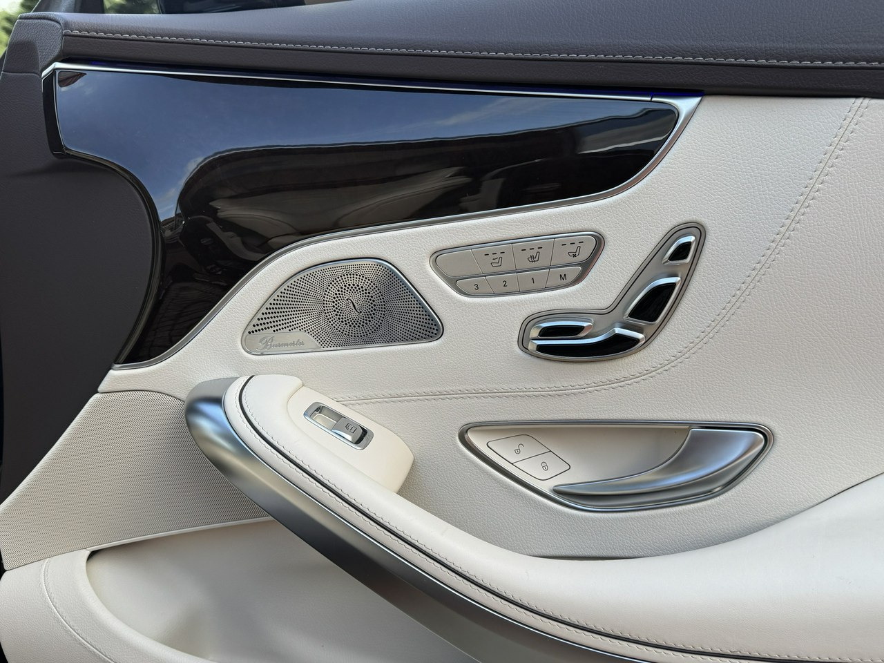 Sedan Mercedes S 450: picture 47