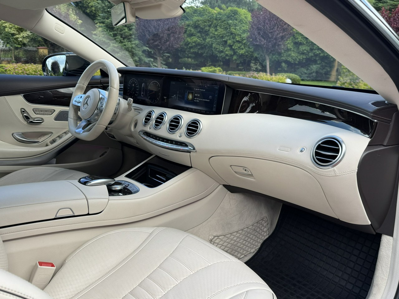 Sedan Mercedes S 450: picture 49