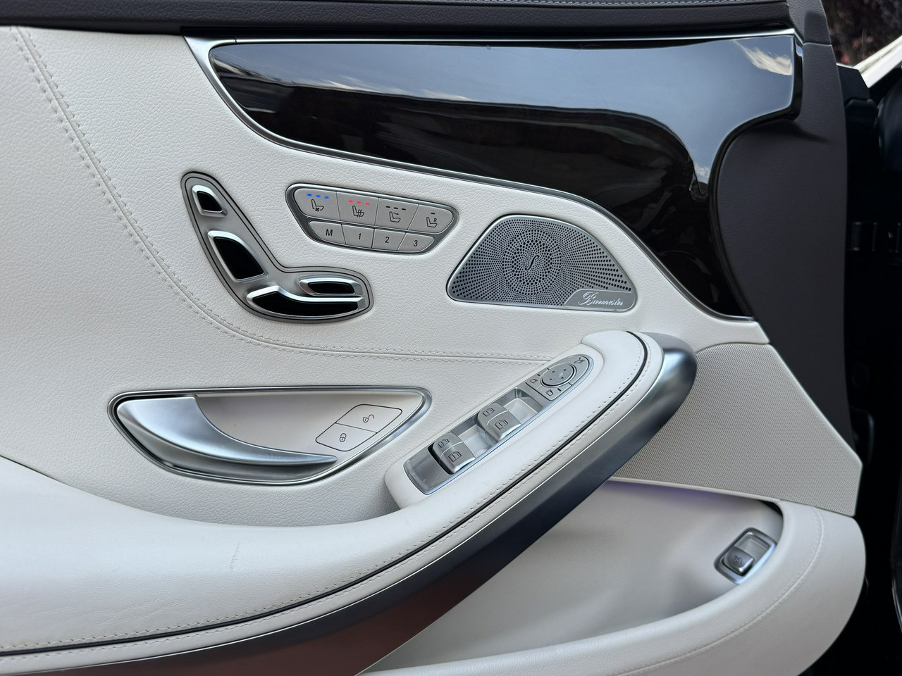 Sedan Mercedes S 450: picture 19