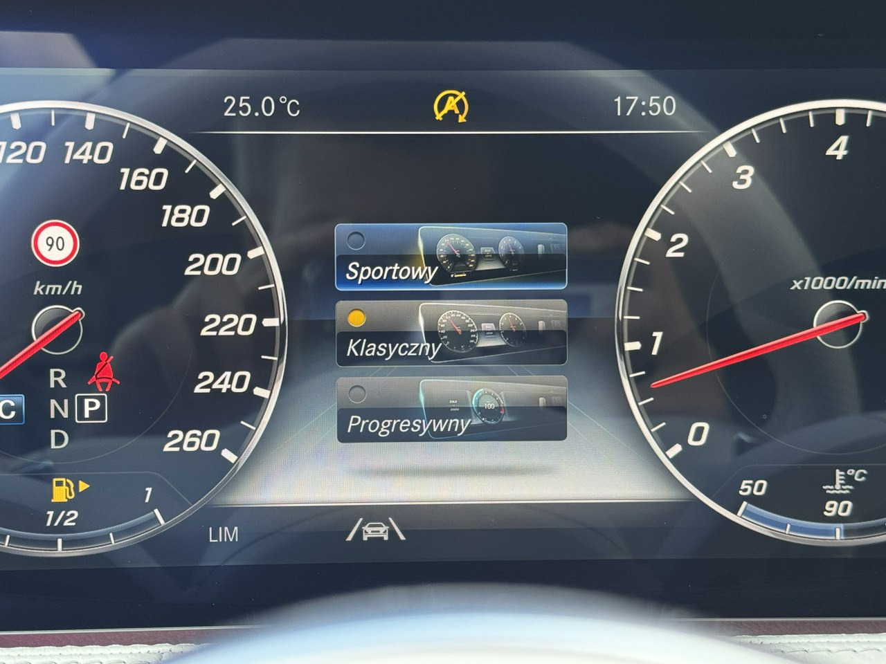 Sedan Mercedes S 450: picture 27