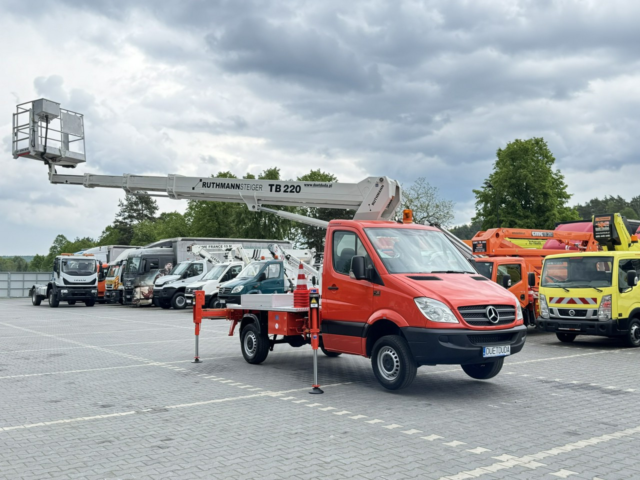Mercedes Sprinter - Truck mounted aerial platform: picture 5 Mercedes Sprinter - Truck mounted aerial platform: picture 5