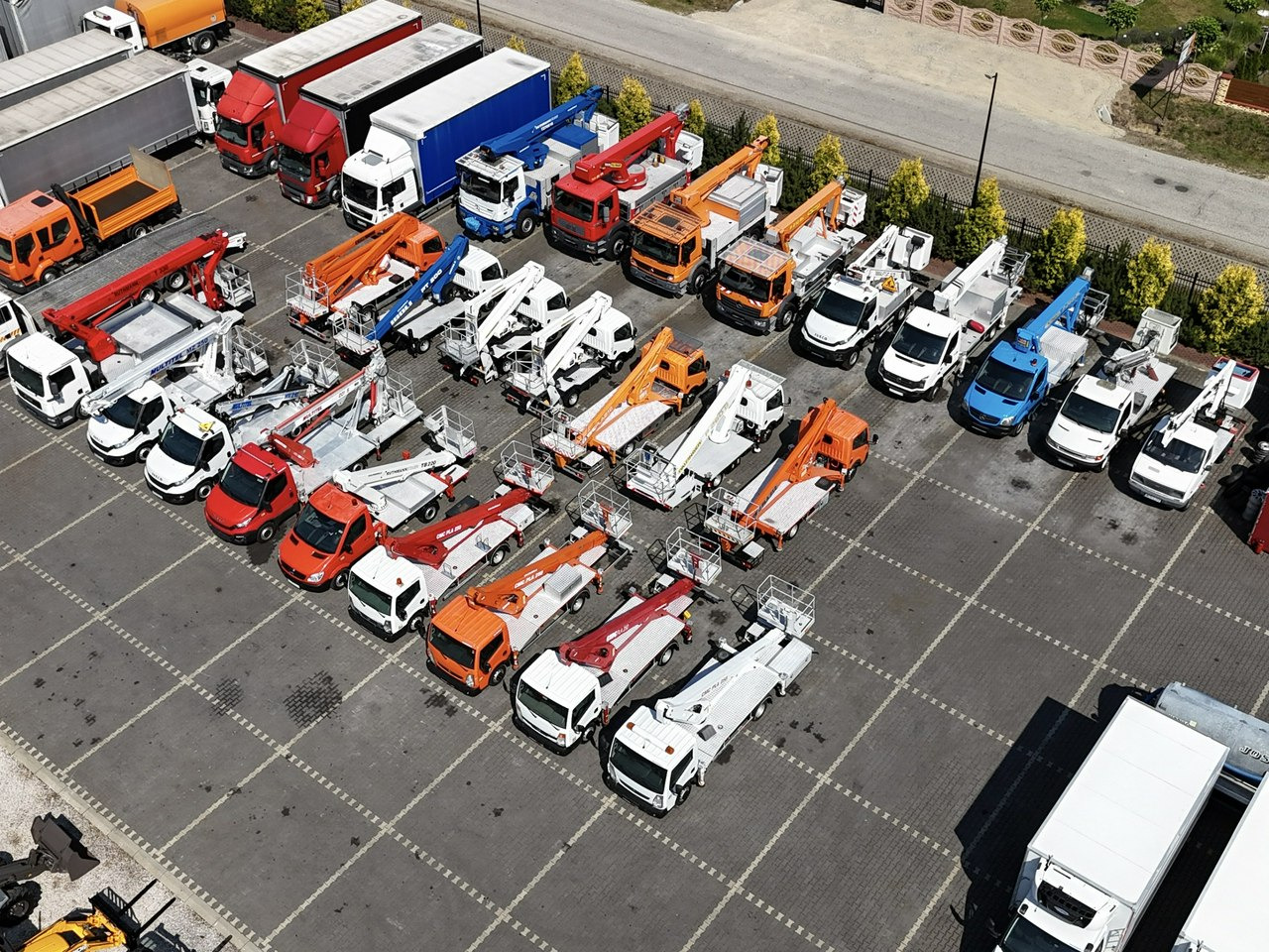 Nissan Zwyżka Podnośnik Koszowy 4X4 CABSTAR MAXITY SPRINTER - Truck mounted aerial platform: picture 3 Nissan Zwyżka Podnośnik Koszowy 4X4 CABSTAR MAXITY SPRINTER - Truck mounted aerial platform: picture 3