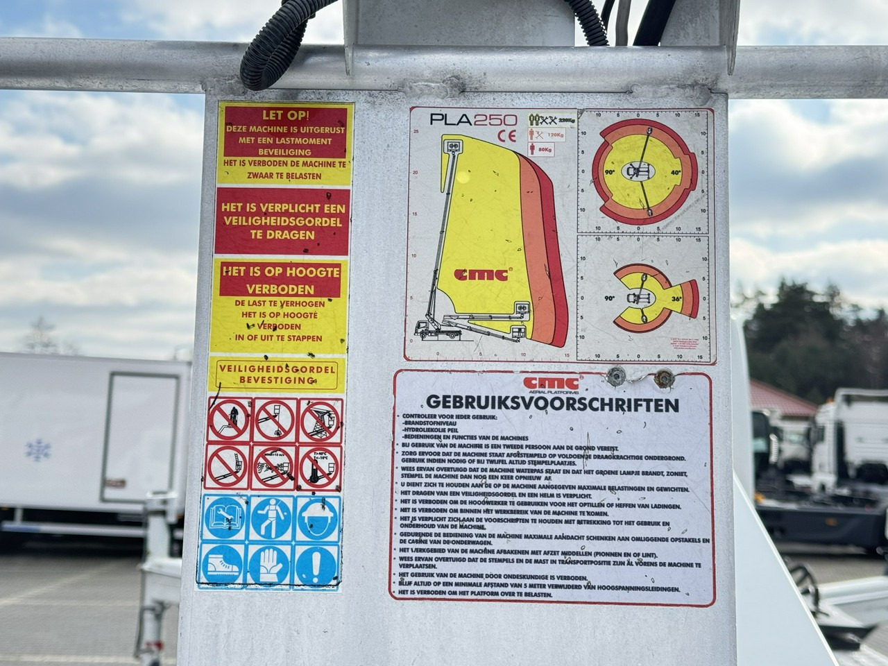 Truck mounted aerial platform Renault Maxity: picture 20