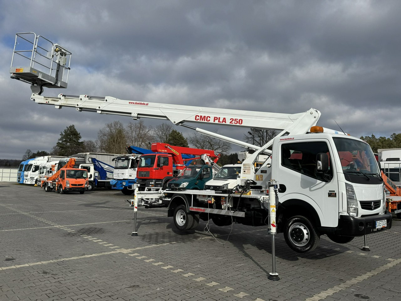 Truck mounted aerial platform Renault Maxity: picture 6