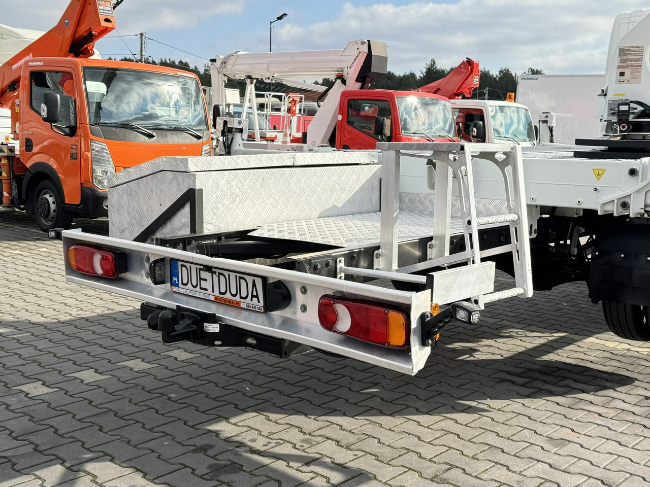 Truck mounted aerial platform Renault Maxity: picture 21