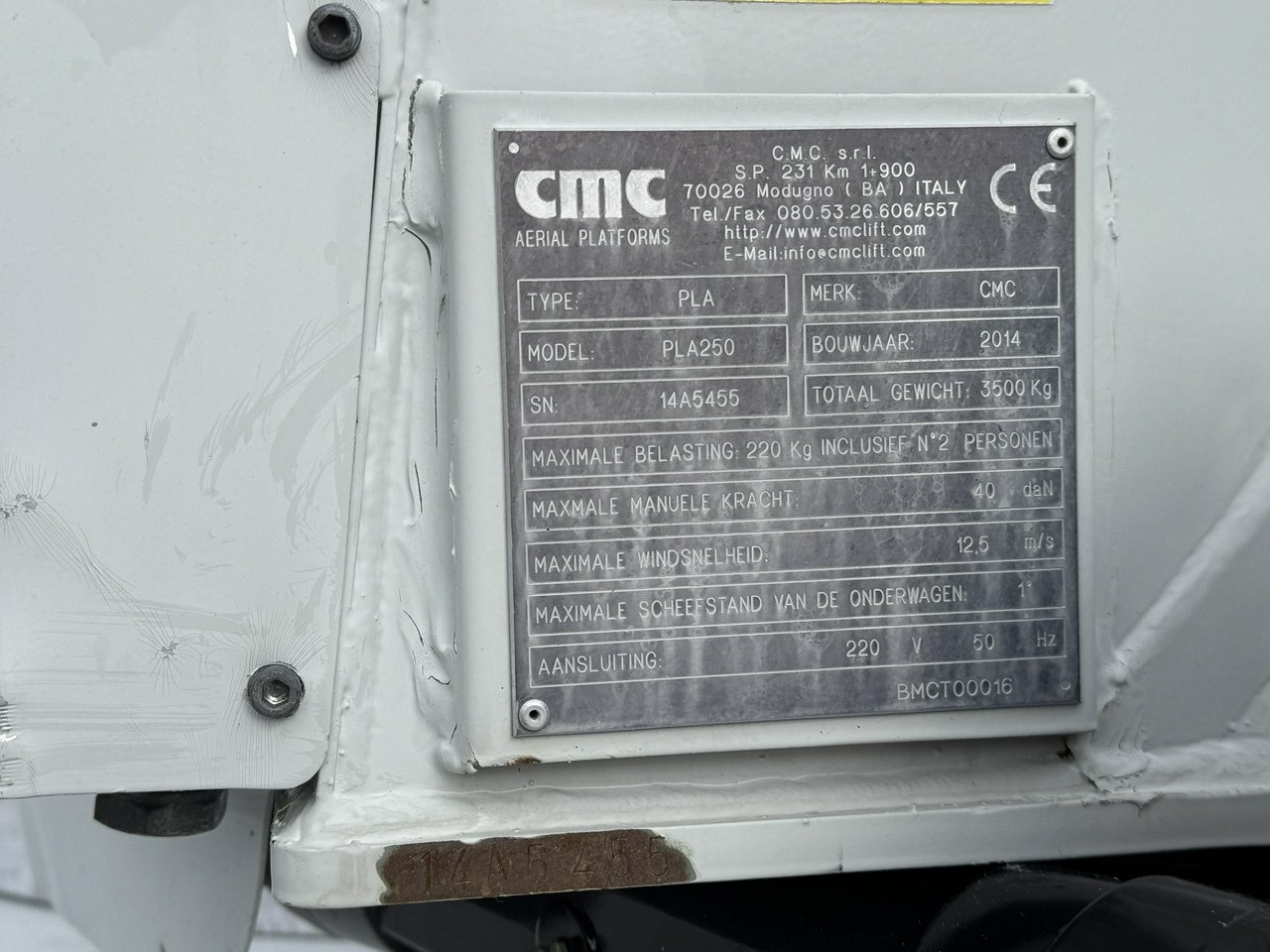 Truck mounted aerial platform Renault Maxity: picture 8