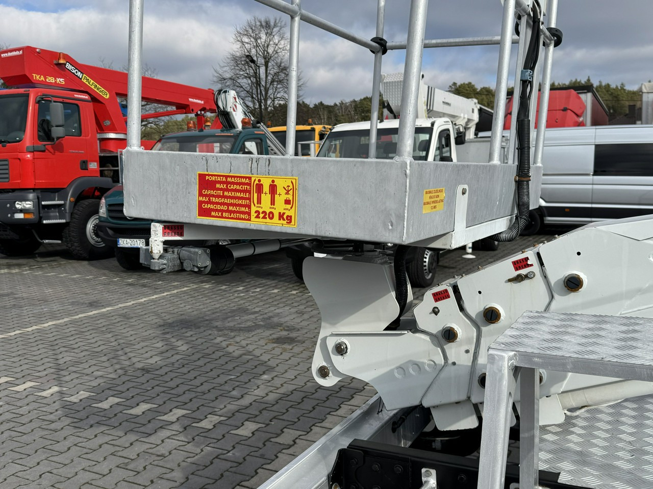 Truck mounted aerial platform Renault Maxity: picture 19