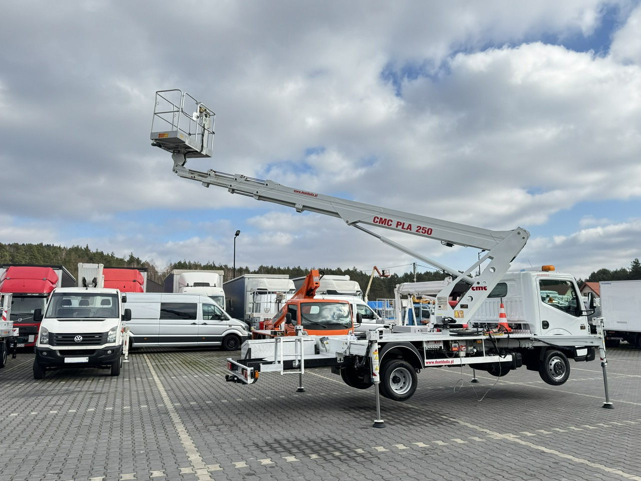 Truck mounted aerial platform Renault Maxity: picture 13