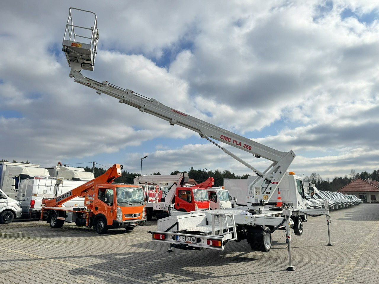 Truck mounted aerial platform Renault Maxity: picture 18