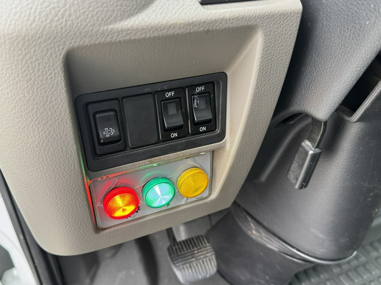 Truck mounted aerial platform Renault Maxity: picture 25